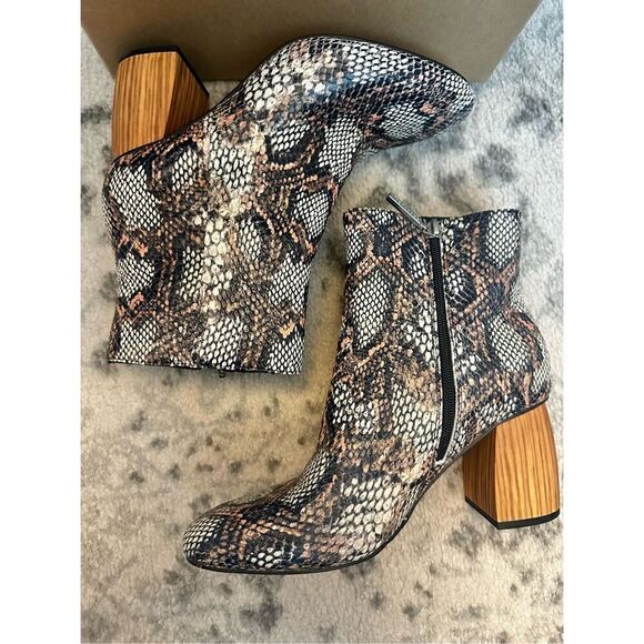 Sanctuary Shoes - Sanctuary Snake Print Bootie Boots Size 8.5